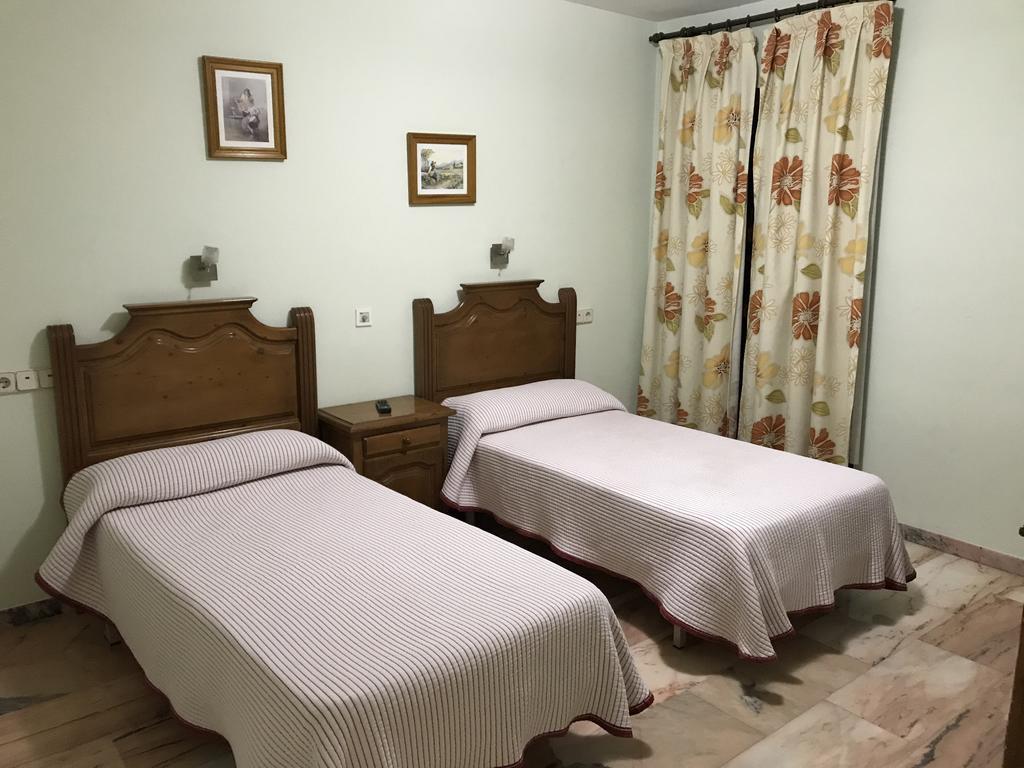 Hostal Rio De Oro Алькала-ла-Реаль Екстер'єр фото