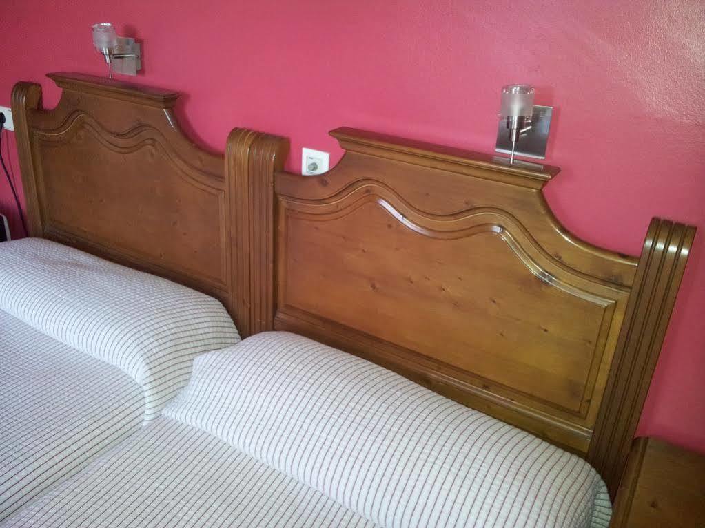 Hostal Rio De Oro Алькала-ла-Реаль Екстер'єр фото